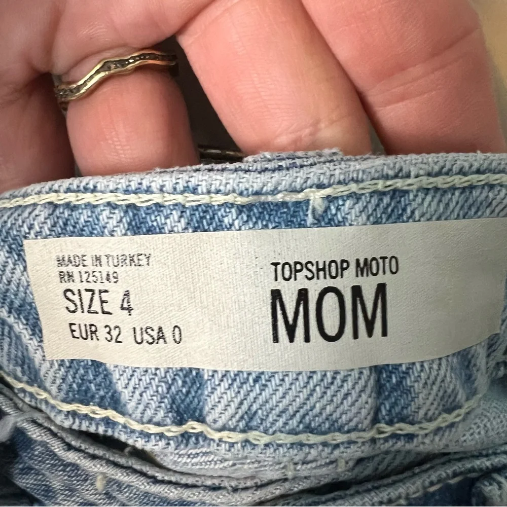 Top Shop - Women’s‎ Moto Mom Love Me Not Embroidered Cutoff Shorts NWT - Sz. 0